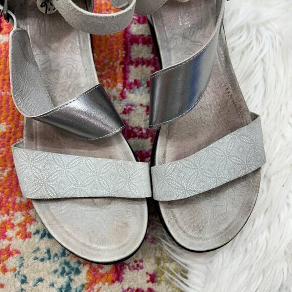 Jambu Silver Gray Leather Strappy Ankle Gladiator Sandal 9.5 - Picture 2 of 9